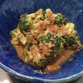 ブロッコリーの黒ゴマ和え