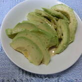 ごま油と塩だけ！無限に食べられるアボカドのお刺身