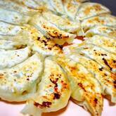 野菜たっぷり春キャベツの手作り焼き餃子