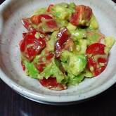 アボカドとトマトのマリネ