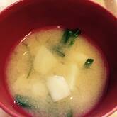 新ジャガとニラのみそ汁