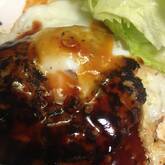 半熟卵入りハンバーグ