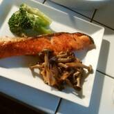 ご飯がすすむ！鮭ときのこのみそバター焼き by 西川 綾さん