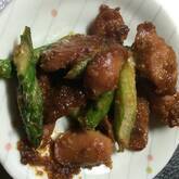 アスパラと魚肉ソーセージのみそバター炒め