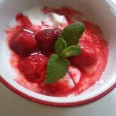 フレッシュイチゴソースヨーグルト
