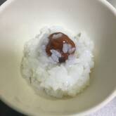 梅おかゆと半熟卵