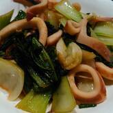 イカとチンゲン菜の塩麹炒め