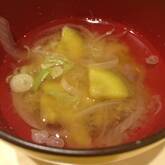 サツマイモと玉ネギのみそ汁