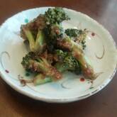 ブロッコリーのクルミ和え