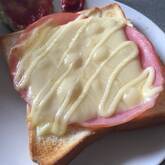 ハムとジャムのトースト