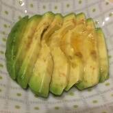 ごま油と塩だけ！無限に食べられるアボカドのお刺身