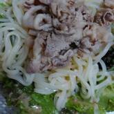 お肉も野菜もたっぷり！大満足の豚しゃぶのせサラダうどん