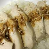 3種のタレで本場の味！炊飯器でつくるシンガポールチキンライス（海南鶏飯）