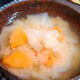 ジャガイモと根菜のみそ汁