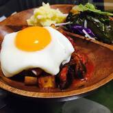 エノキ入りデミグラスソースのロコモコプレート