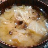 ベーコンとキャベツのみそ汁