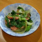 やみつきになる！シャキシャキレタスとベーコンのオイスター炒め