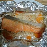 バター香る！鮭と野菜のホイル焼き