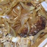 どんぶりの定番！出汁たっぷり卵とじかつ丼