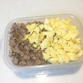甘辛鶏そぼろとふんわり卵の4色丼