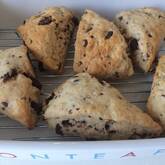 ホットケーキミックスで簡単！パリパリチョコと豆腐のしっとりスコーン by  森岡 恵さん