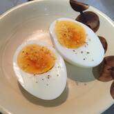 ゆで卵のゴマ油がけ