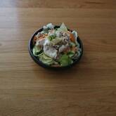 お肉も野菜もたっぷり！大満足の豚しゃぶのせサラダうどん