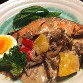 鮭とキノコのクリームソース