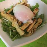 水菜と温泉卵のサラダ