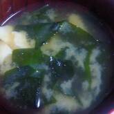 豆腐とワカメのみそ汁
