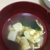 豆腐とワカメのスープ