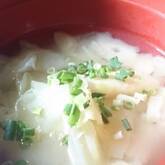 キャベツと油揚げのみそ汁