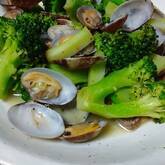 ブロッコリーとアサリのワイン蒸し