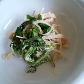 ニラとエノキのゴマダレがけ