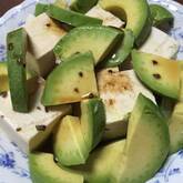 豆腐とアボカドのカプレーゼ風サラダ