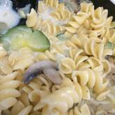 クリームソースパスタ