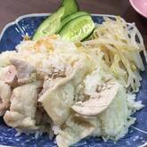 3種のタレで本場の味！炊飯器でつくるシンガポールチキンライス（海南鶏飯）