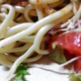 お肉も野菜もたっぷり！大満足の豚しゃぶのせサラダうどん