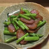 ニンニク風味の間違いないおいしさ！アスパラとベーコンのガーリック炒め