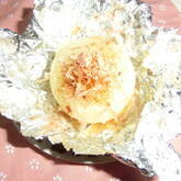 玉ねぎが主役！丸ごと新玉ねぎのホイル焼き