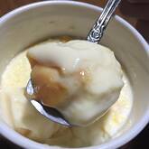 マグカップに材料を入れるだけ！レンジでプリン