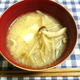 モヤシと豚肉のみそ汁