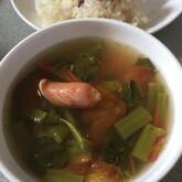 トロっとおいしい！トマトとオクラのコンソメスープ