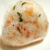 鮭フレークおにぎり