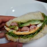 アボカドパストラミサンド