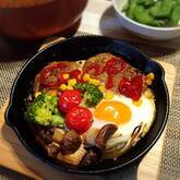 スキレットの煮込みハンバーグ