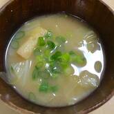 キャベツと油揚げのみそ汁