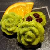 小松菜とレーズンの蒸しケーキ