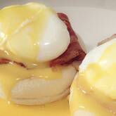 簡単エッグベネディクト おうちで憧れブランチ