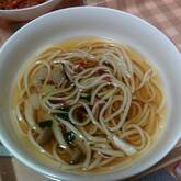 ワカメとキノコの煮込みうどん